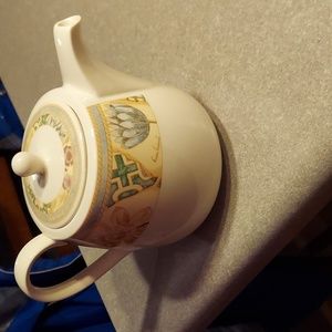 Wedgwood Home Garden Maze teapot